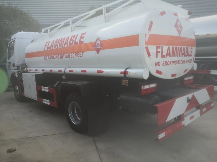 Fuel tanker truck