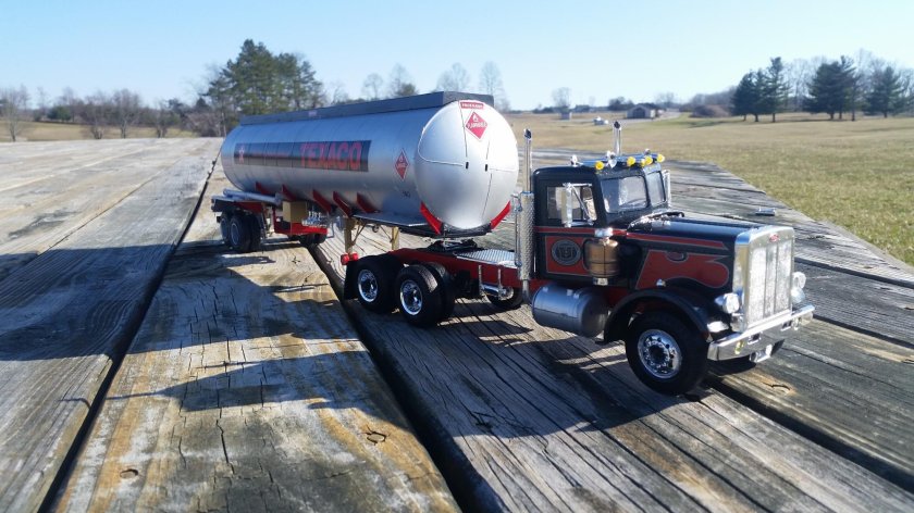 Седельный тягач Peterbilt 359