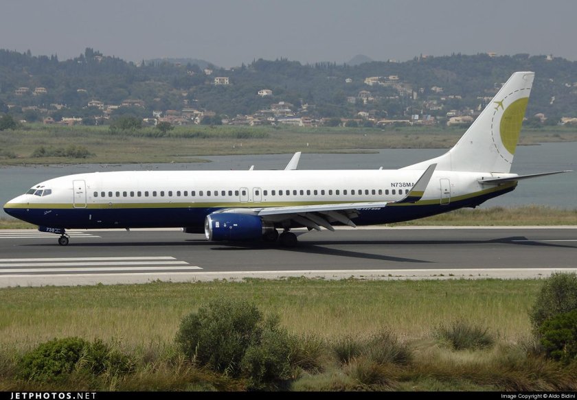 Boeing 737-8q8