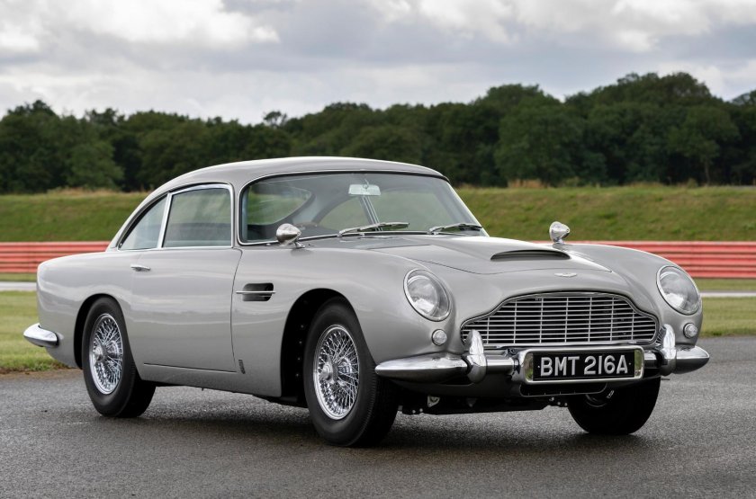 Aston Martin db5 Джеймса Бонда