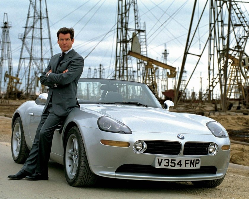 BMW z8 Бонд