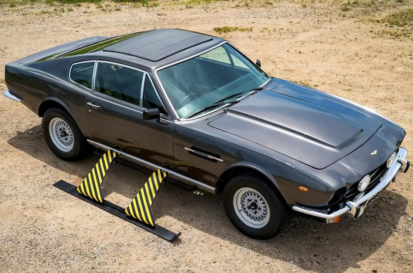 Астон Мартин Джеймса Бонда