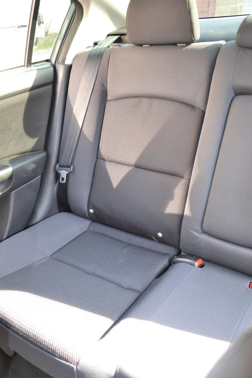 Заднее сиденье автомобиля