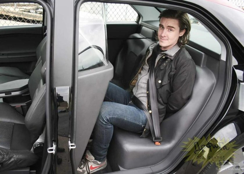 Салон полицейской машины США