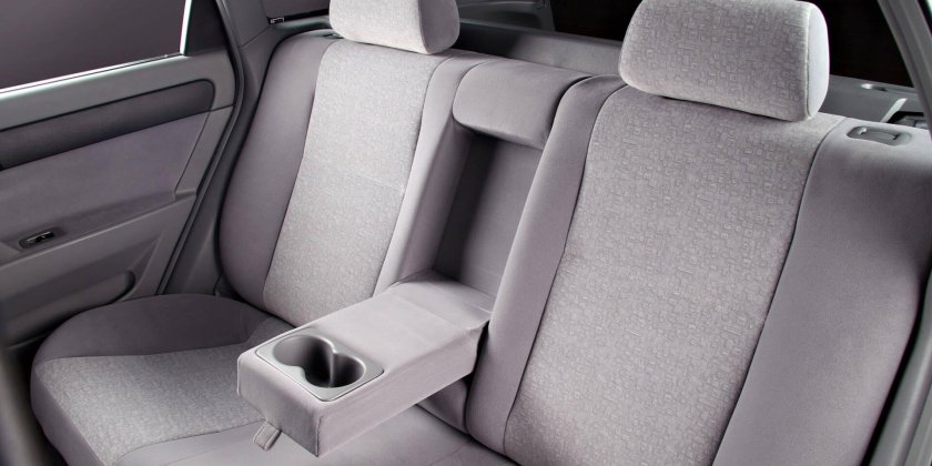 Заднее сиденье машины