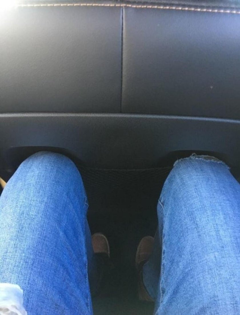 Заднее сиденье машины