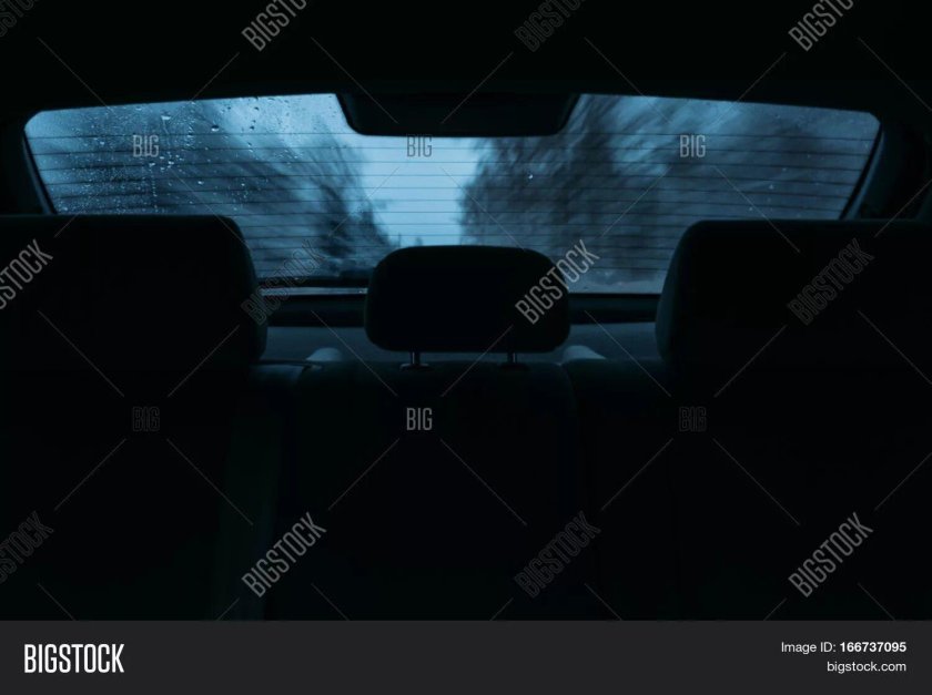 В машине ночью на заднем сидении