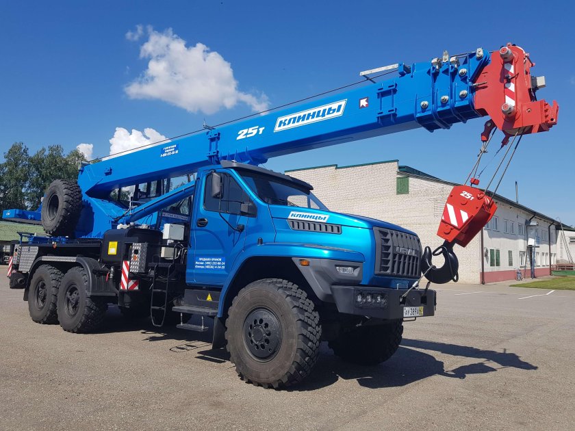 Урал Некст кран 25т