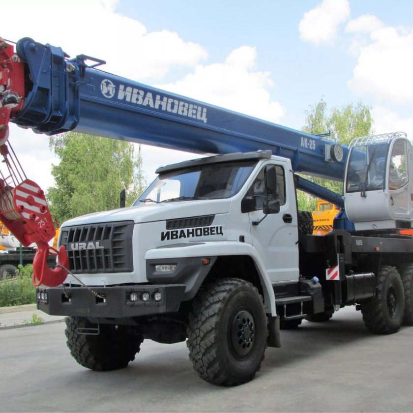 Автокран Ивановец КС-45717-2р Air на шасси Урал next