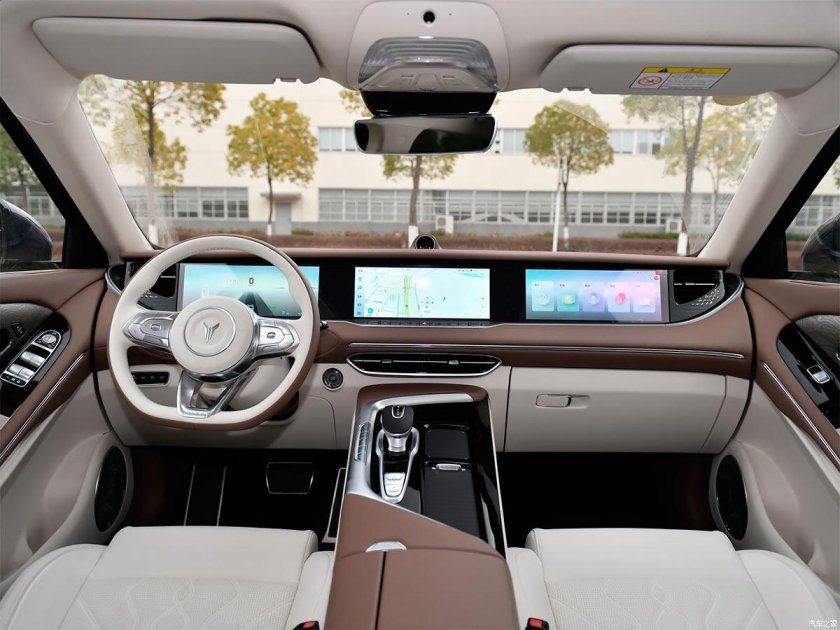 Китайский электромобиль voyah free