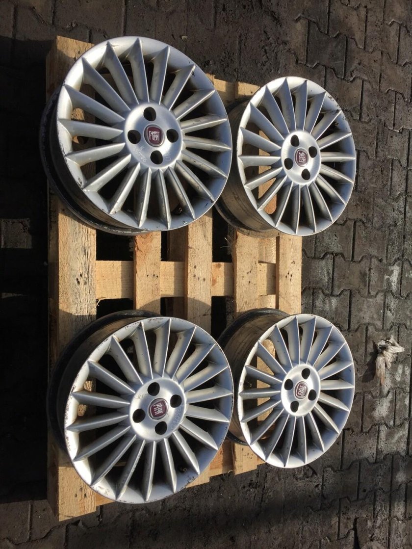 Фиат Линеа на оригинальных дисках