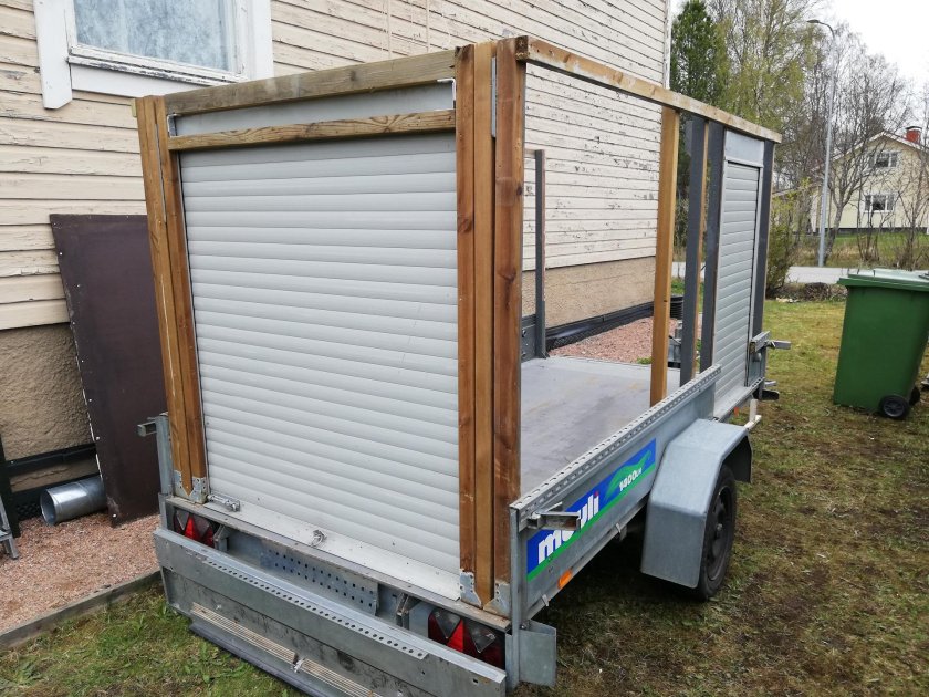 Будка на колесах