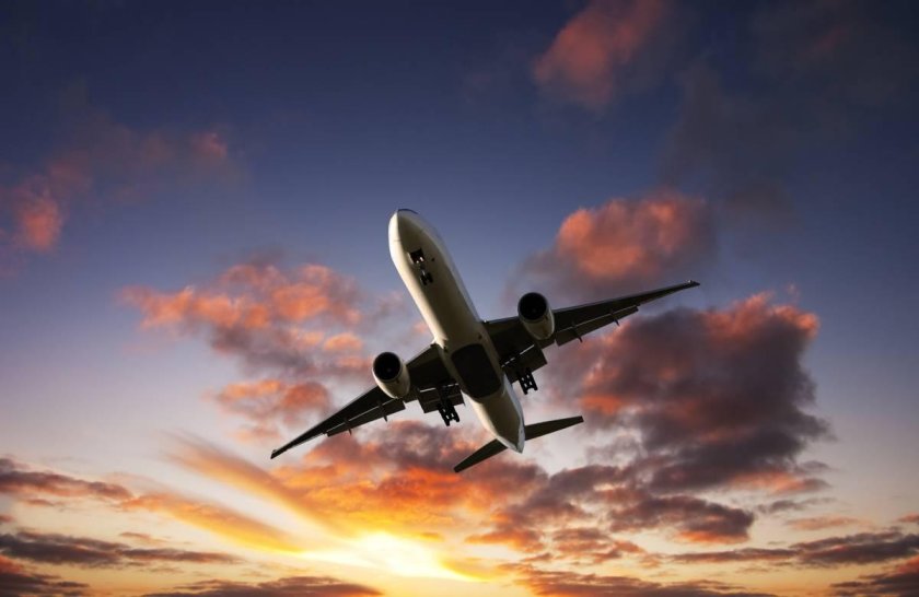 Боинг 777 в небе