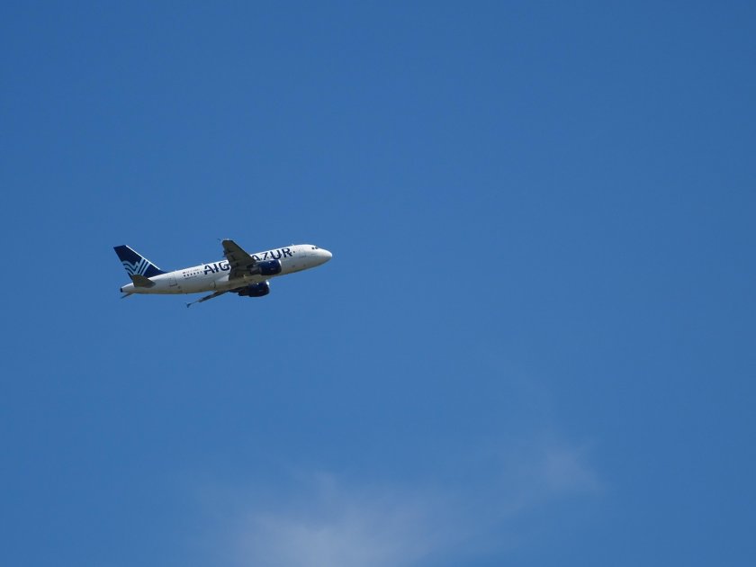 Самолет в небе