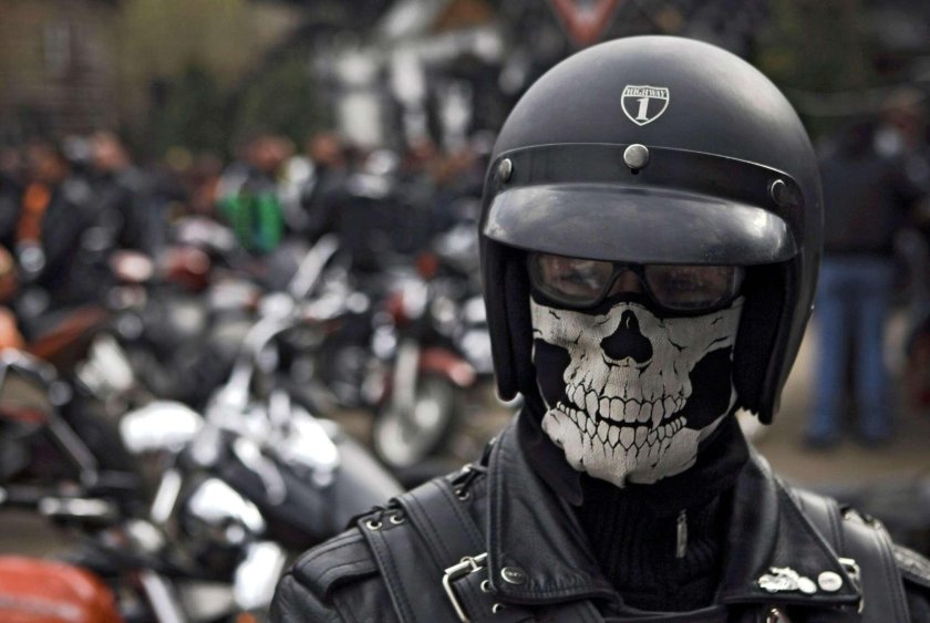 Байкерский шлем