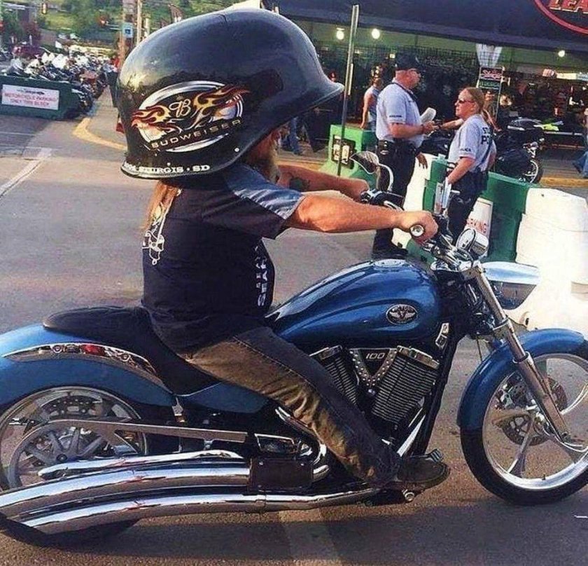 Шлем мотоциклетный смешной