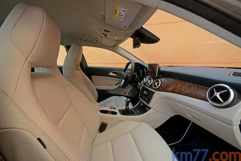 Мерседес GLA белый салон