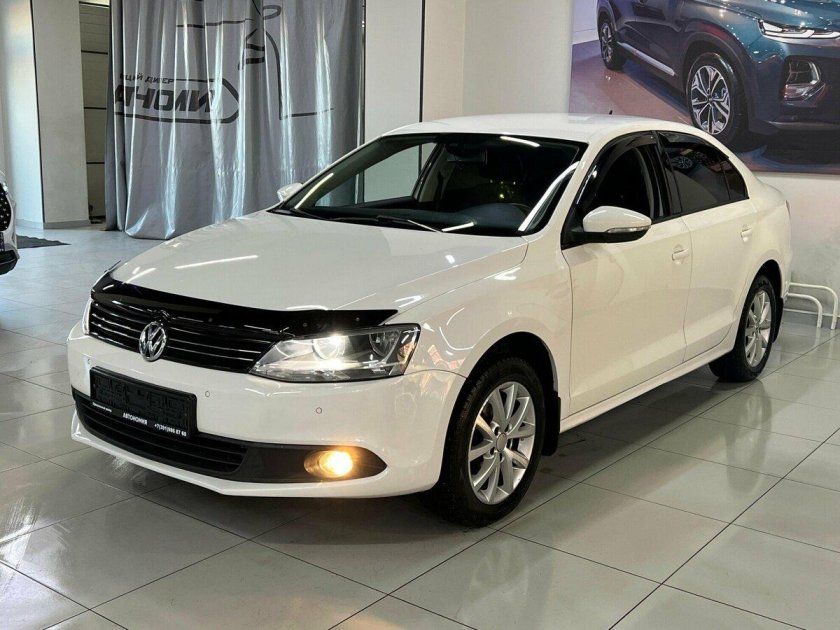 Белый фольксваген джетта