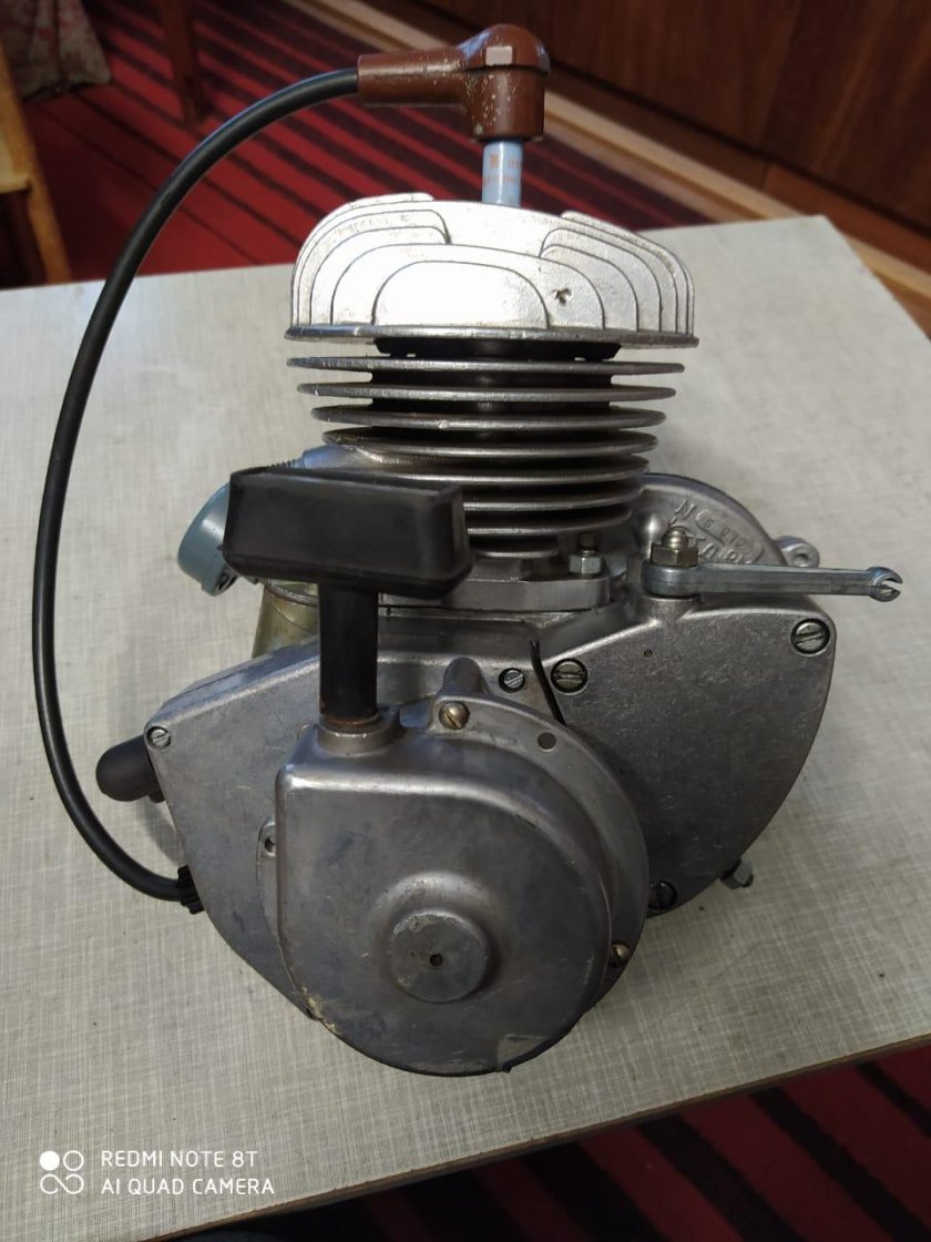 Двигатель д8