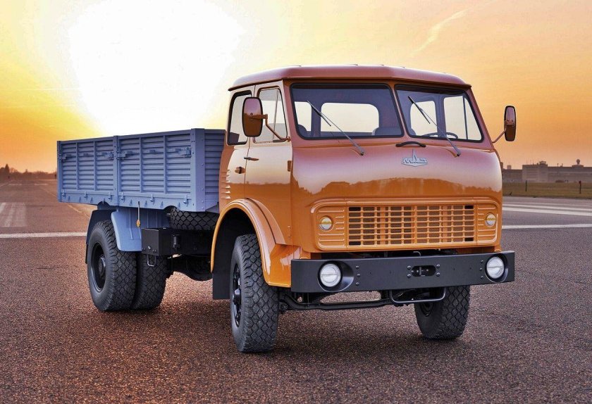 Бортовой грузовик МАЗ-5335