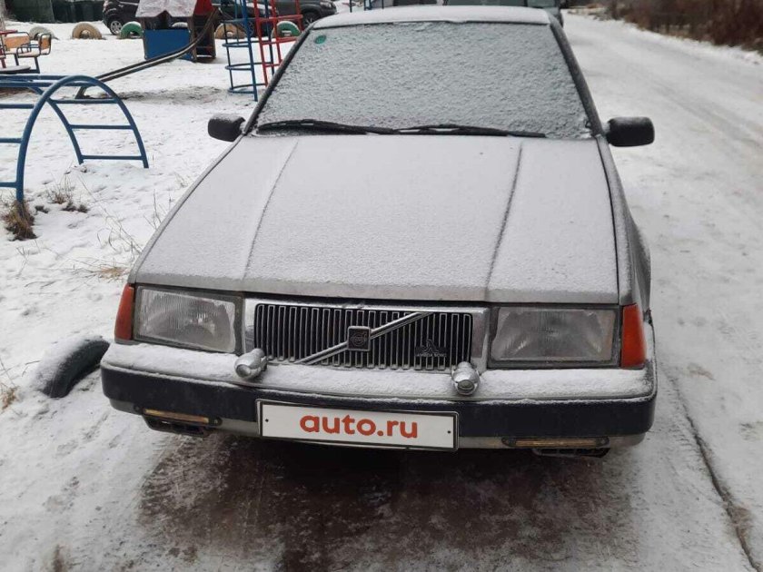 Volvo 460 1990