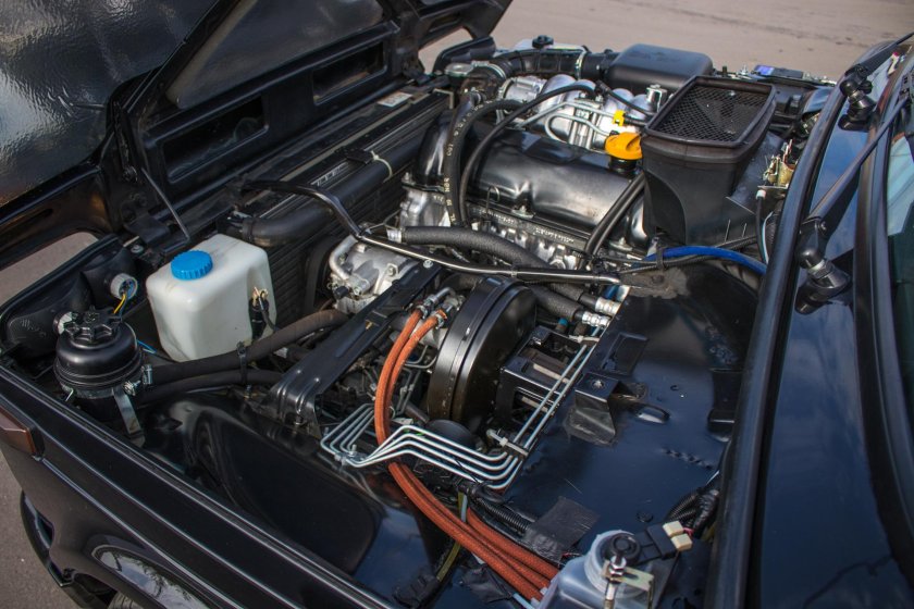 Подкапотка Нива 21214