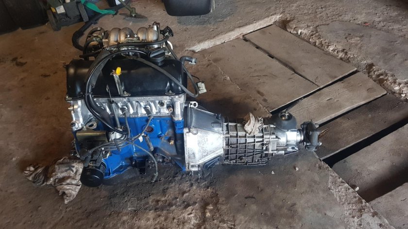 Двигатель с коробкой ВАЗ 2107