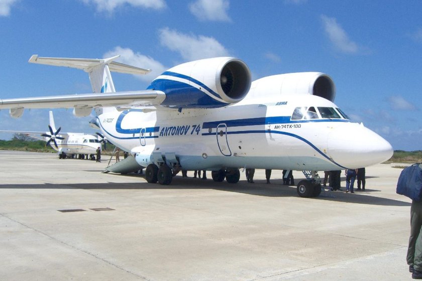 АН-74 самолет