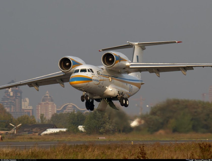 Самолет АН-74тк-200