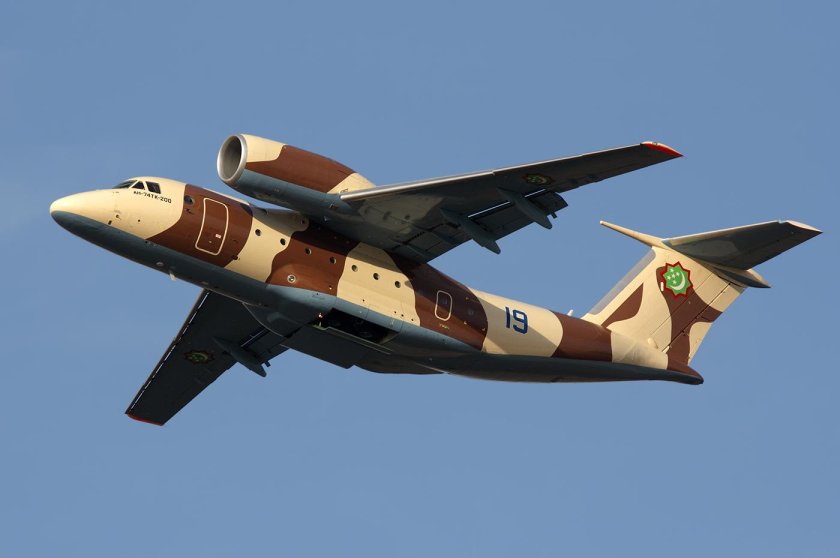 Авиация Туркмении ан72