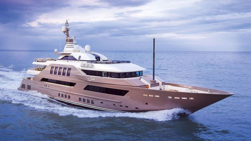 Суперяхта CRN 125 J Ade