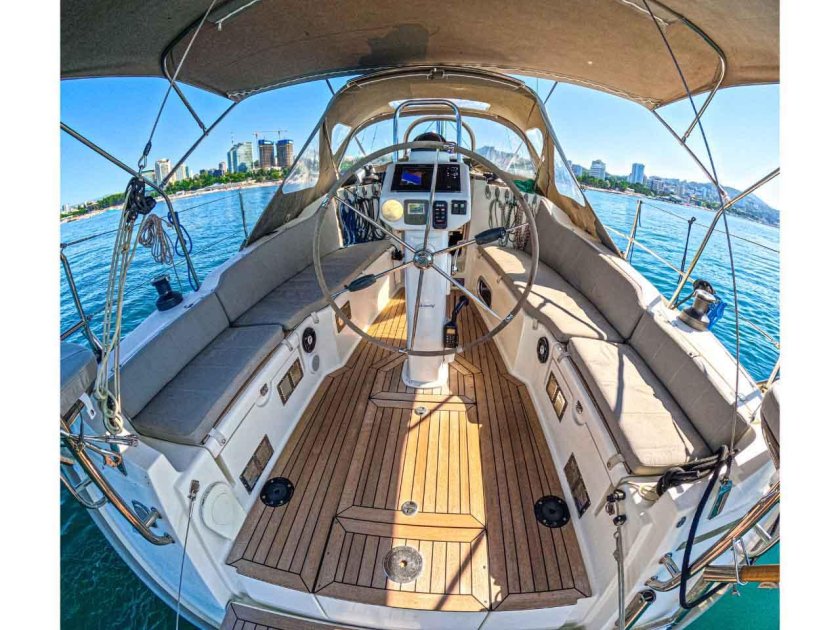 Парусная яхта