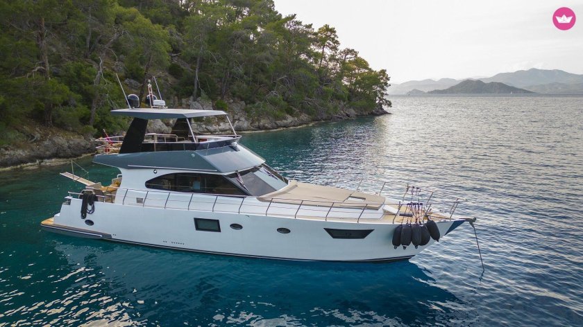 Золотая яхта