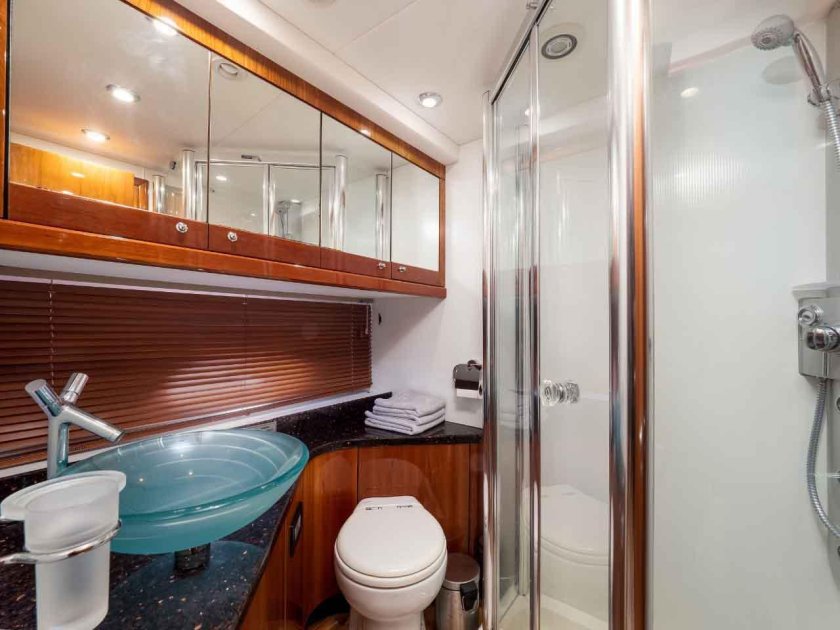 Моторная яхта Sunseeker Manhattan 66