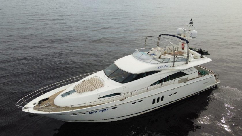 Яхта Fairline