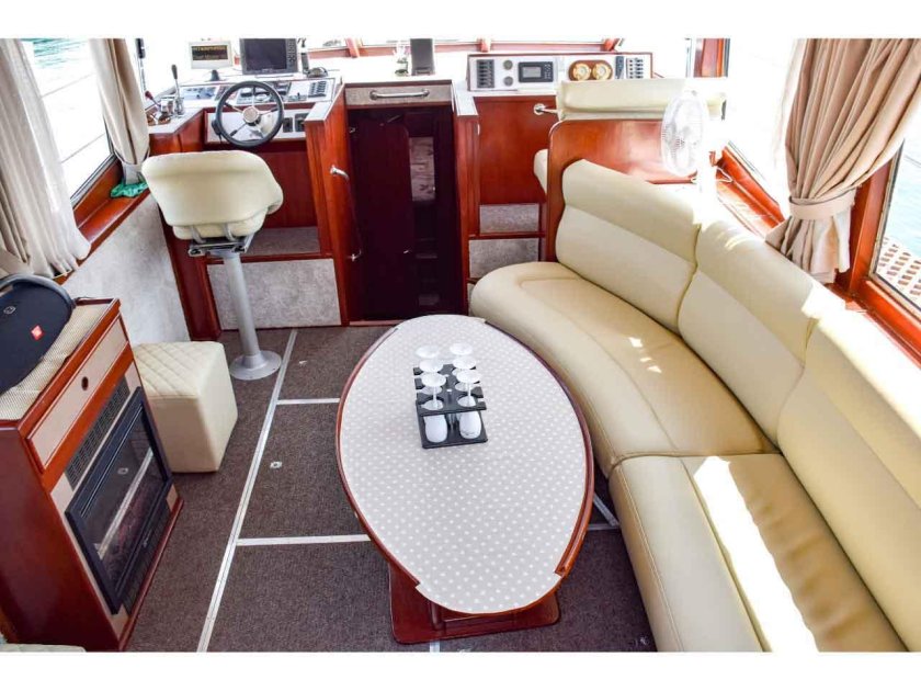 Алюстар катер