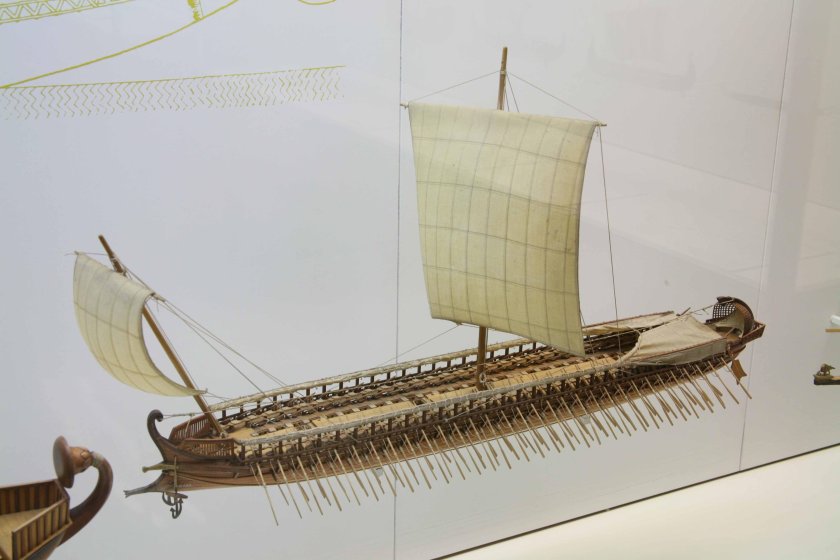 Греческая бирема корабль