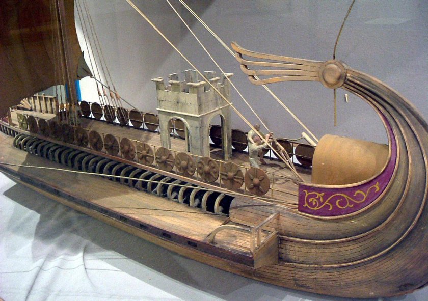 Либурна корабль Римский
