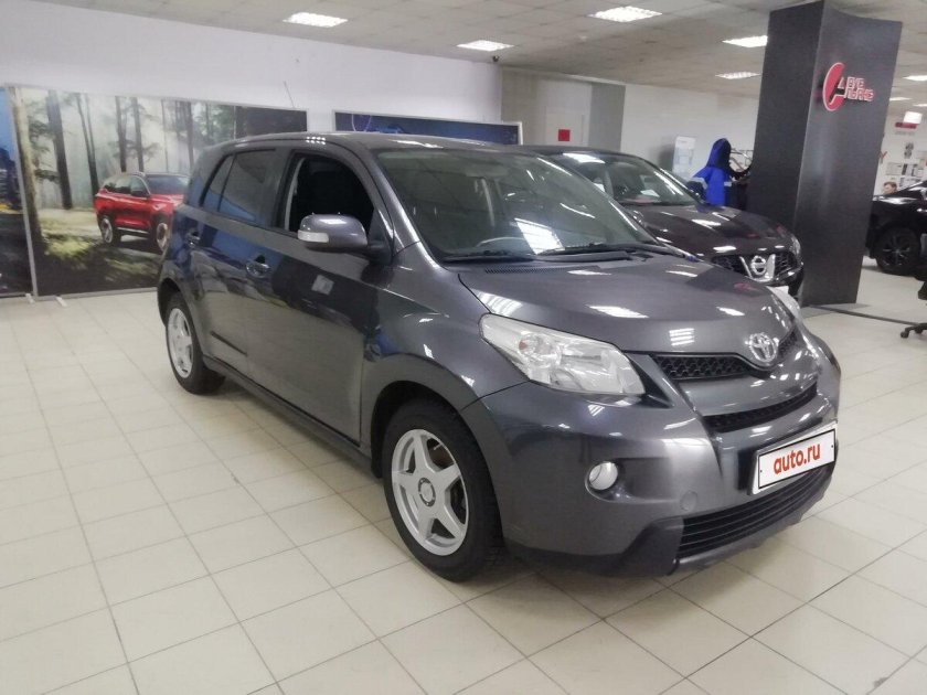 Серая тойота