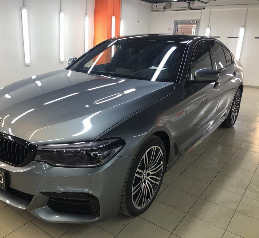 БМВ 5 серый металлик