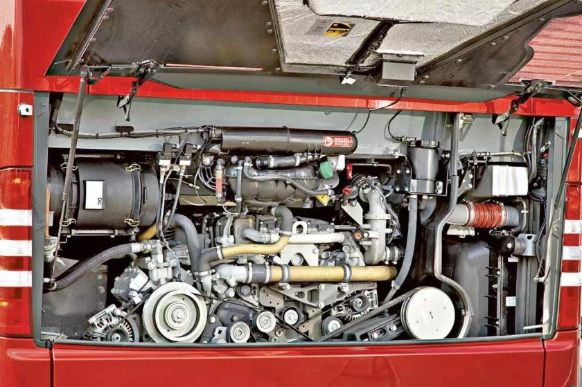 Mercedes-Benz mb100 моторный отсек