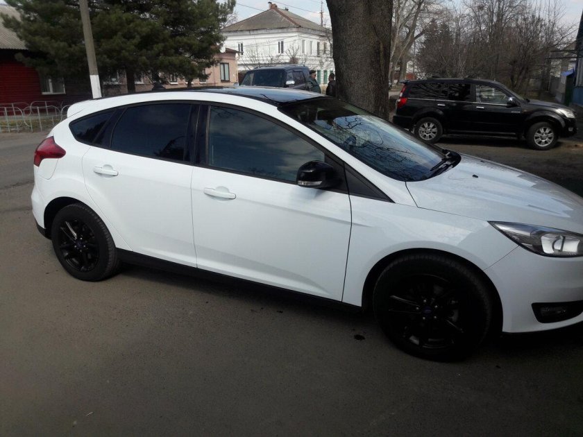 Фокус 3 Рестайлинг хэтчбек белый