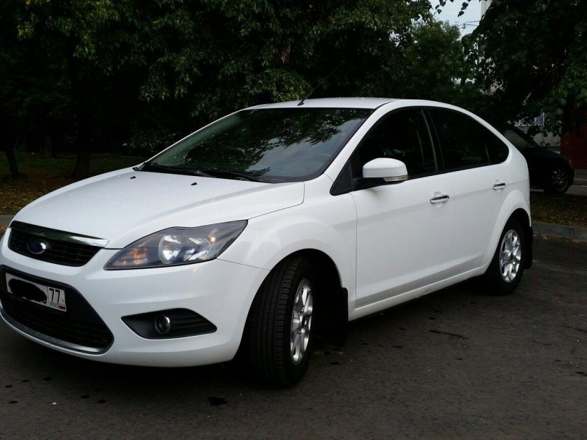 Форд фокус хэтчбек белый 2010