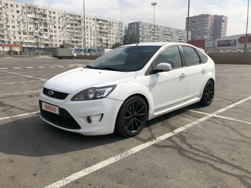 Ford Focus 2 хэтчбек белый
