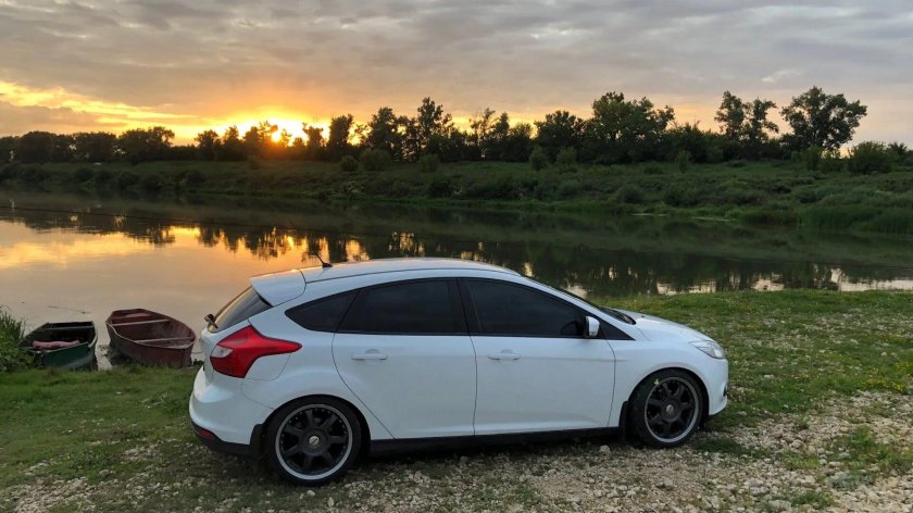 Форд фокус 3 белый тонированный