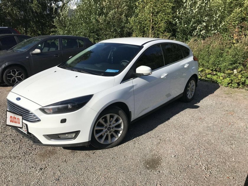 Ford Focus 3 хэтчбек белый