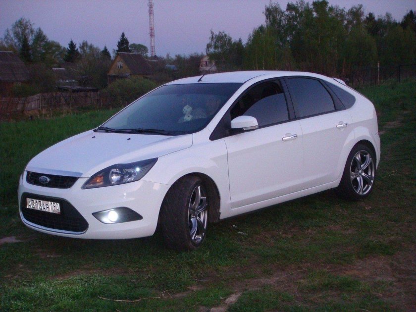 Форд фокус 2 Рестайлинг хэтчбек белый