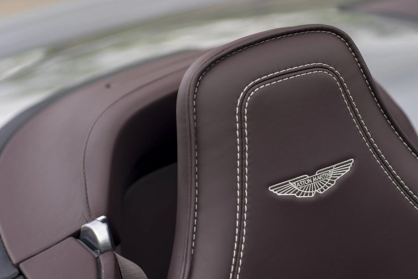 Aston Martin Vantage gt12