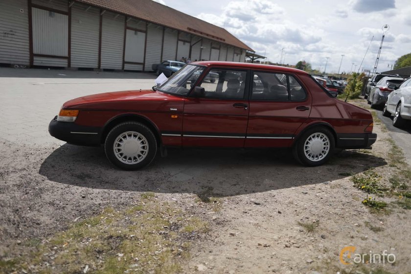 Сааб 900 седан