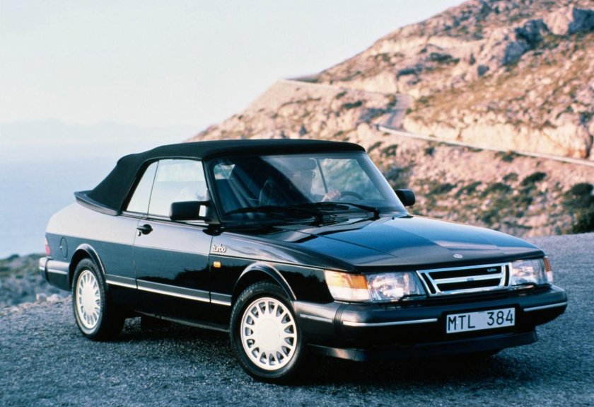 Saab 900